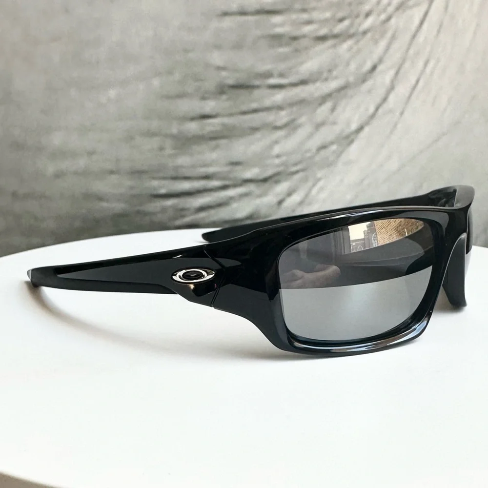 🕶️OAKLEY 🕶️ Valve Black Sunglasses OO9236